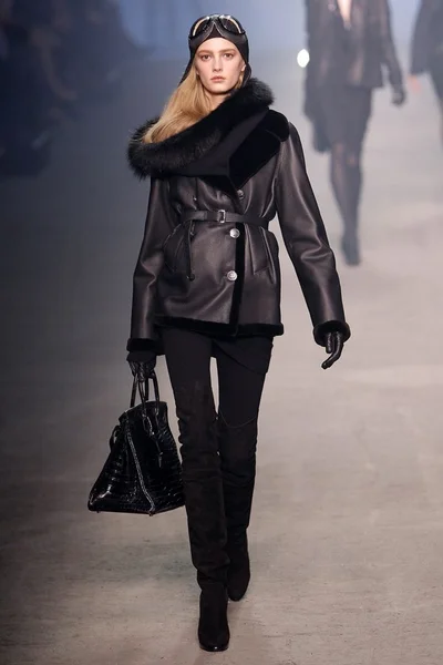 Look 15
